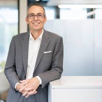Fredy Hasenmaile ist seit 2003 Chefökonom von Raiffeisen Schweiz und Leiter des Economic Research der Bank. Zuvor war er 17 Jahre der Immobilienexperte der Credit Suisse.