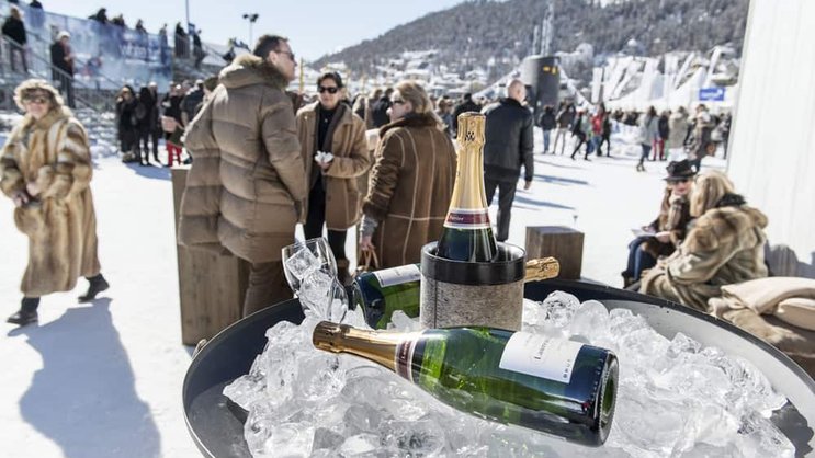 Ausnahme: Skiorte, die sich auf superreiche Russen spezialisiert haben, boomen nach wie vor.Keystone