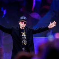 Investorenschreck: Elon Musk sagt Tesla eine epische Zukunft voraus. Doch wegen seines politischen Engagements suchen Investoren und Käufer das Weite.