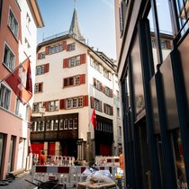 Das Teuscher-Haus in der Zürcher Storchengasse 9.