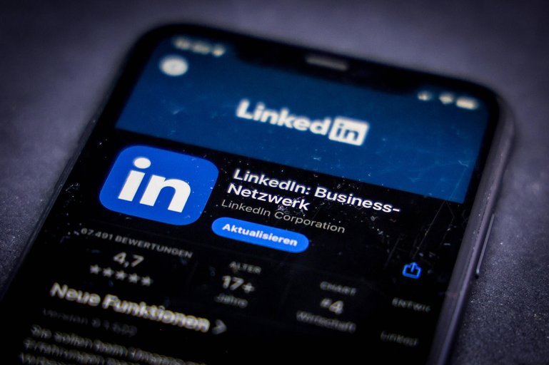 Apple App Store auf einem iPhone. Must-Have Apps. LinkedIn: Business-Netzwerk. // 26.02.2026 *** Apple App Store on an i