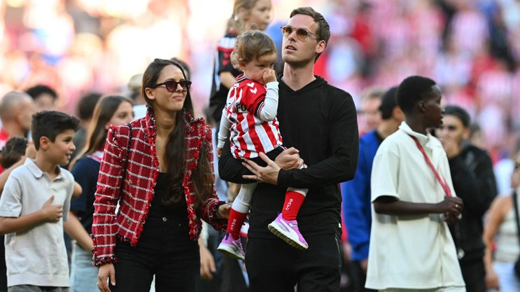 Kyril Louis-Dreyfus mit Ehefrau Alexandra und dem gemeinsamen Kind.