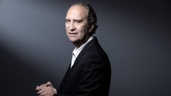 Mit einem Vermögen von 6,8 Milliarden Dollar nimmt Niel den 18. Platz in der Liste der reichsten Personen Frankreichs ein.