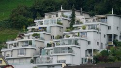 Terrassensiedlung in der Schweiz.