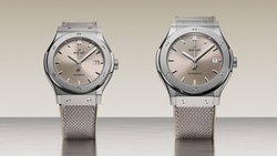 Die Classic Fusion in Taupe: Das Urmodell aus den 1980er Jahren kommt in 42 oder 45 mm Gehäusegröße und ist nur online erhältlich.