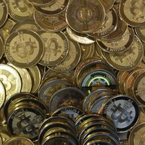 Bitcoin Tokens: Die digitale Währung soll in der Schweiz etabliert werden. (Bild: Keystone)