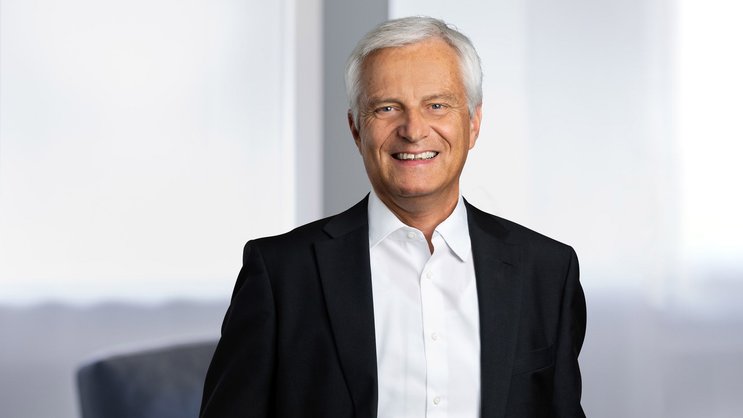 Pirmin Hotz (62) ist Gründer der Dr. Pirmin Hotz Vermögensverwaltungen, die 24 Mitarbeitende beschäftig. Er ist auch Autor: «Über die Gier, die Angst und den Herdentrieb der Anleger.»