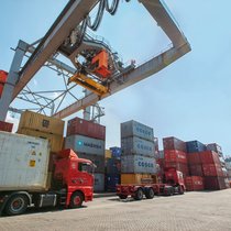 Hafen Basel: Am stärksten legten die Schweizer Exporte 2019 in die Niederlande zu.