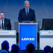 CEO Wolfgang Wienand kam von Siegrfied, und Verwaltungsratspräsident Jean-Marc Huët verkaufte bei Heineken Biere, bevor er zu Lonza kam.