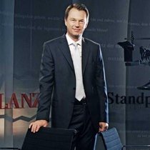 Dirk Schütz diskutiert mit seinen Gästen über aktivistische Investoren.