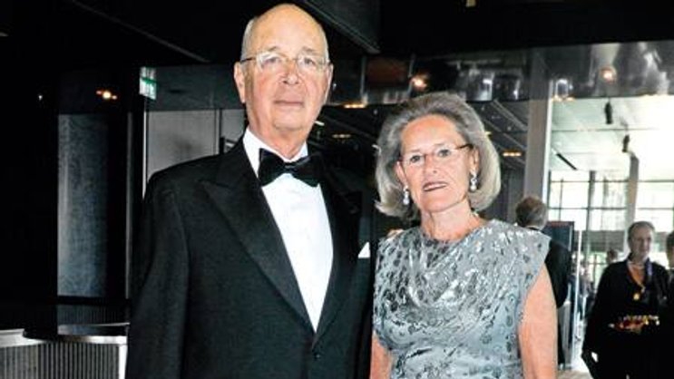 Klaus und Hilde Schwab: Sie behält stets die Bodenhaftung, der Professor hebt zuweilen ein wenig ab.