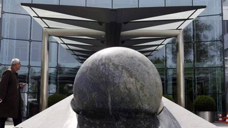 Eingang zum Glencore-Hauptsitz in Baar (Bild: Keystone)