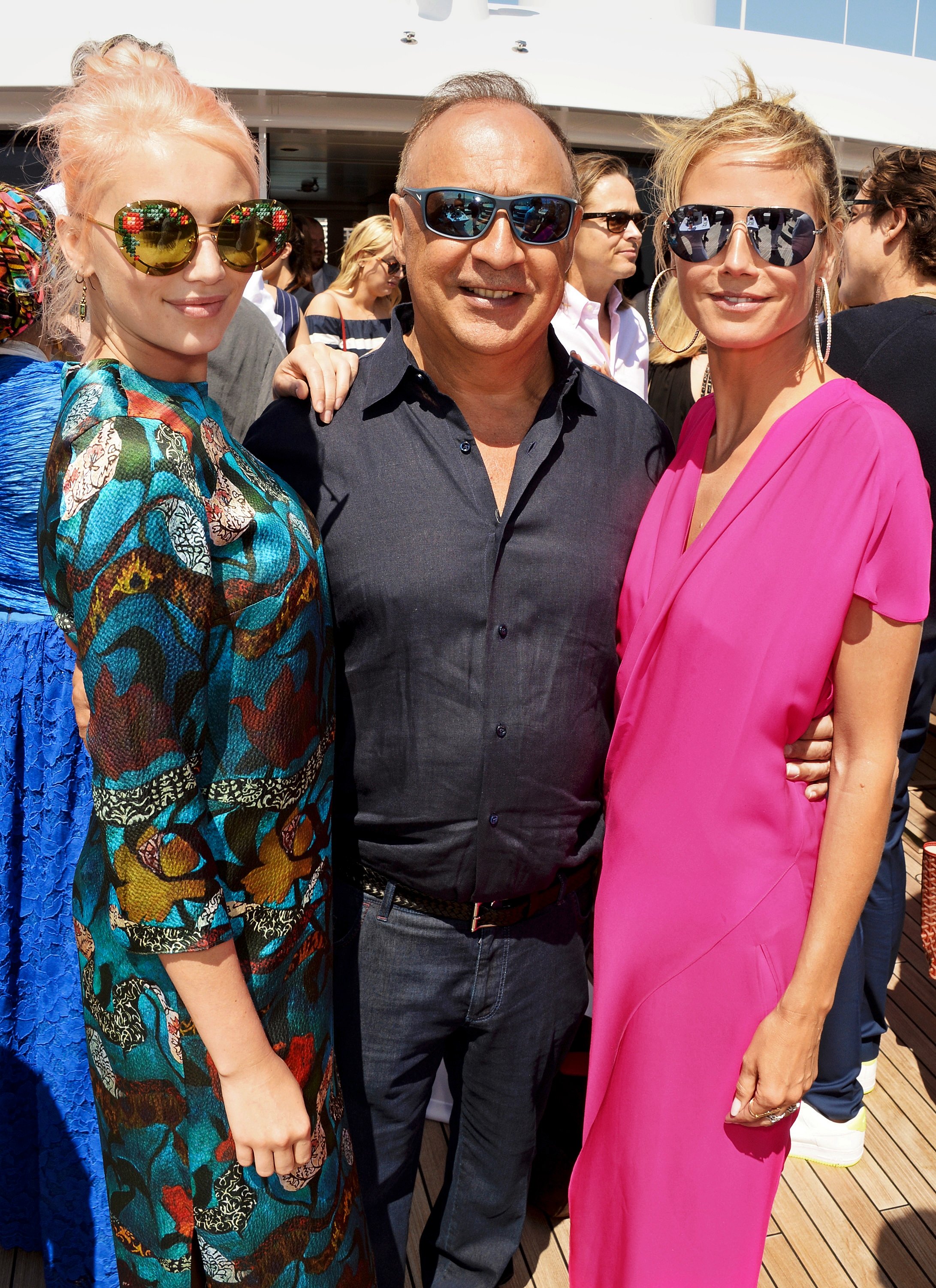 Mit seinem Studienkollegen Len Blavatnik (im Bild mit Musikerin Callin Russo und Ex-Model Heidi Klum), der damals schon längst Multimillionär ist, ergreift Vekselberg seine Chancen.