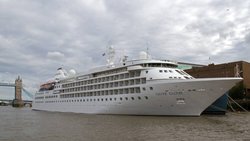 Silver Cloud: Statt Feriengäste beherbergt das Schiff für einige Wochen Superstars.  CC/Flickr