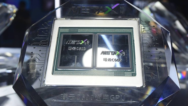 Ein Grafikprozessor (GPU) von MetaX an der World Artificial Intelligence Messe in Shanghai.