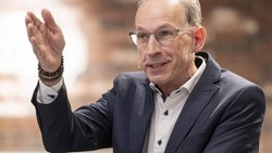 Coop-Chef Philipp Wyss lässt eine firmeneigene Entalkoholisierungsanlage bauen.
