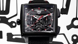 Die Monaco Evergraph mit 40-mm-Titangehäuse zitiert 1969er-Design, überrascht aber mit sichtbarer Technik dank invertierter Werkarchitektur. 25’000 Euro.