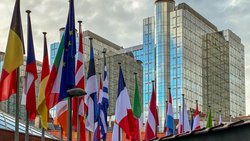 Während sich die Anleger auf ein weiteres potenzielles Rekordjahr vorbereiten, wird Selektivität im Sekundärmarkt unerlässlich sein, wobei Europa als Lichtblick hervorsticht.