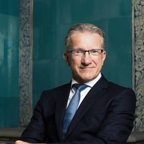 Jürg Staub leitet die Expansion in Deutschland. Der Bankier haftet persönlich unbeschränkt mit seinem Privatvermögen. Das komme auch in Deutschland gut an.