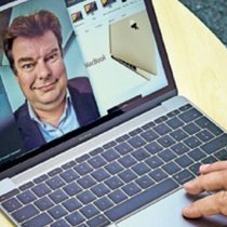 Das Apple MacBook im Crash Test.   Nik Hunger