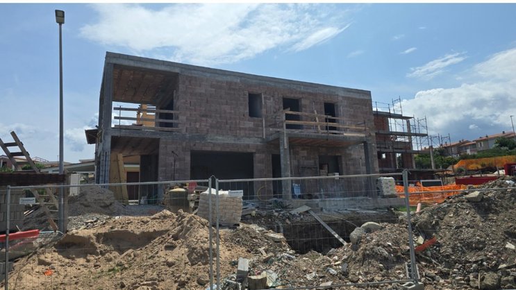 Die Baustelle ist verlassen, die Villa von Bulgari-CEO Jean-Christophe Babin ist alles andere als fertig.