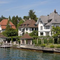 Häuser in Zollikon ZH: Je nach Laufzeit der Hypothek und Anbieter fallen die jüngsten Veränderungen sehr unterschiedlich aus.