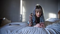 Suchtgefahr: Wer Tiktok Lite nutzt, wird fürs Videoschauen bezahlt.