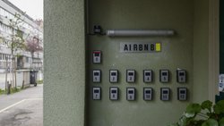Airbnb-Schlüsselboxen wie diese dürften in Zürich bald verschwinden. 