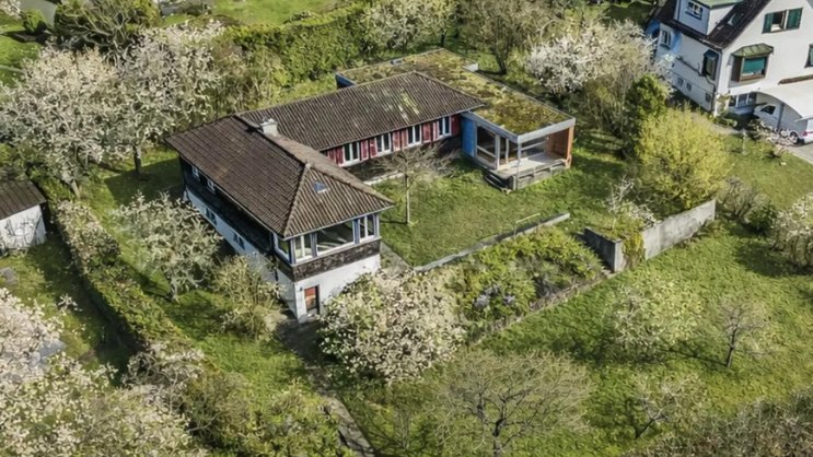 Erbaut wurde das Haus 1933. Es entspricht nicht mehr heutigen Standards.