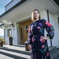 Hunderttausende schauen Anisa Imhof dabei zu, wie sie durch die Räume von exklusivsten Villen geht und sich dabei filmen lässt.
