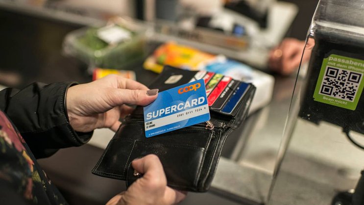 Loyalitätsprogramme sind beliebt: 62 Prozent der Schweizer nutzen mindestens einmal im Monat Angebote wie Cumulus oder Supercard.