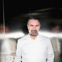 Studierter Chemiker: Lonza-CEO Wolfgang Wienand hat einen Doktortitel in Chemie. Er kann mit Kunden und Entwicklern auf Augenhöhe Fachliches besprechen.
