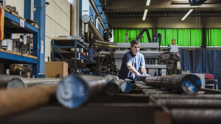 Arbeiten in der Fabrik: An Homeoffice ist nicht zu denken, doch auch hier gibt es Möglichkeiten zur Flexibilisierung.