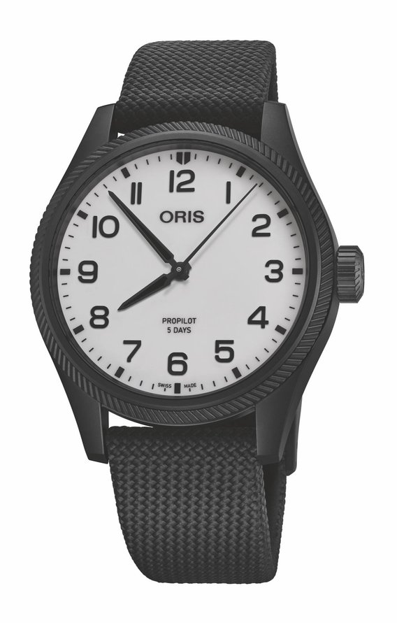 ORIS
The Hölstein Edition 2025:
A special no-date ProPilot plated in black DLC with a full-lume dial that plays hide and seek.
The white dial glows green in the dark to reveal the Oris Bear.