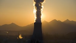 Sonnenuntergang hinter Gösgen: Was passiert, wenn das Schweizer AKW sechzig Jahre alt wird? Vermutlich wird es in die Verlängerung geschickt.