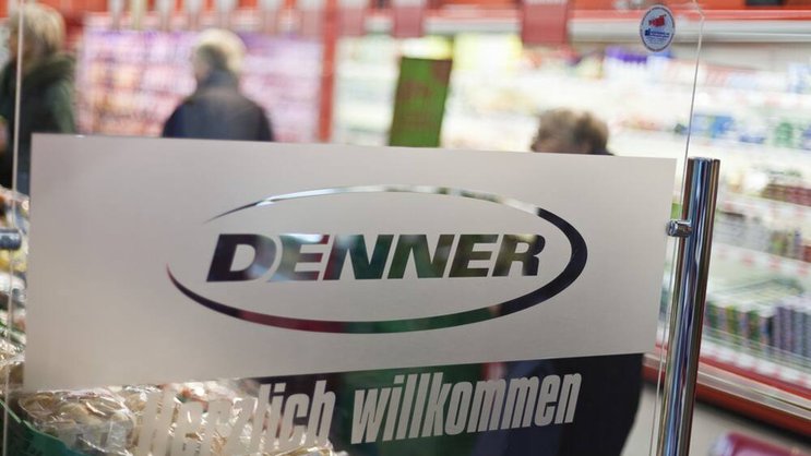 Der Discounter Denner unterzieht seine Filialen einem Lifting. Keystone