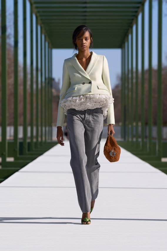 DIOR_W_RTW_FW2627_FRONT_LOOK_61_2x3.jpg