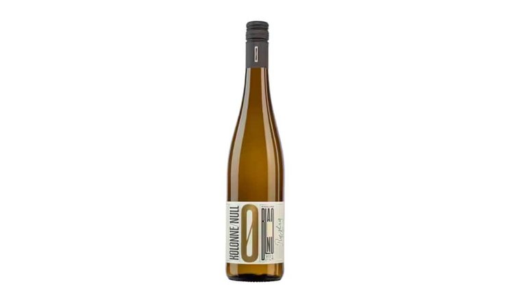 Ein Riesling, der überrascht: lebendig, präzise, voller Ausdruck und eine wunderbare Alternative. Der Jahrgang 2024 von Kolonne Null zeigt, wie modern bewusster Weingenuss heute sein kann.