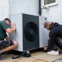 Immer mehr Schweizer Häuser erhalten eine Wärmepumpe.