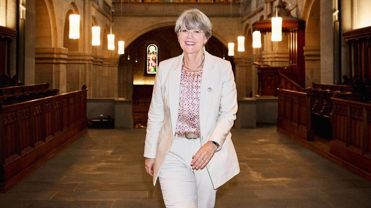 Rita Famos – hier im Zürcher Grossmünster – ist selbstkritisch und will die Reformierten fit für die Zukunft machen.