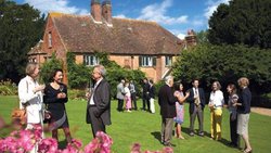 Wichtiges Element der Ausbildung: Smalltalk – hier im Garten von Riversdown House.