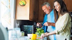 Wer sich schon früh um den Ausstieg aus der Pensionskasse kümmert, kann erleichtert und vermögender in Rente gehen.