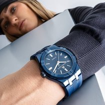 AIKON mit 39-mm Gehäuse in blau.