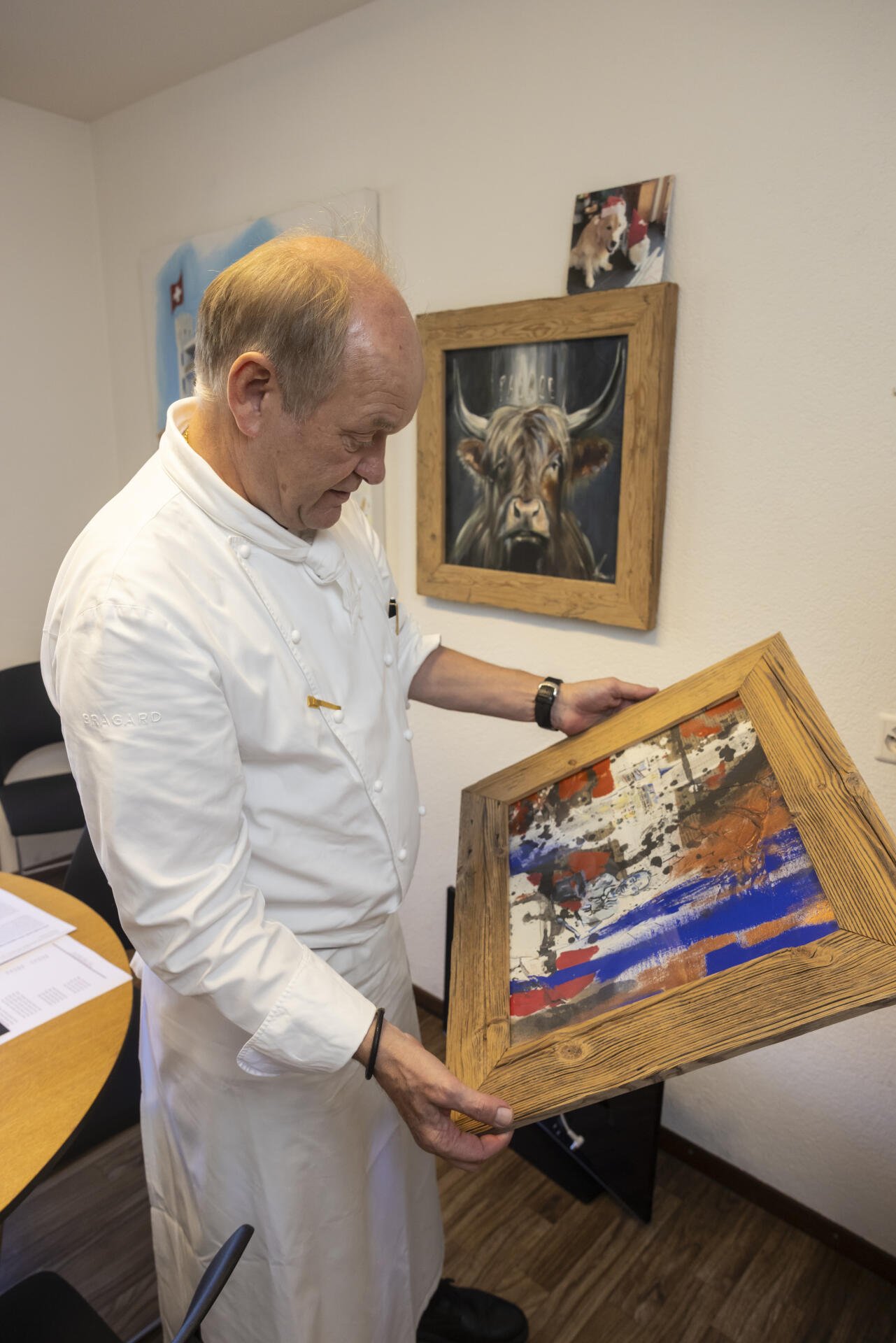 «Das Bild hat die Tochter von Irma Dütsch für mich gemalt.» Drum hängt Faeh es von der Bürowand ab und nimmt es heim.