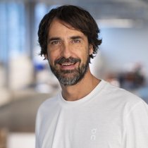 Caspar Coppetti: Der On-Gründer hat bei den Papieren seines Unternehmens zugegriffen.