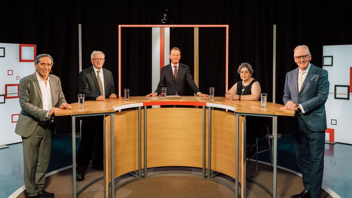 Roger Schawinski, Radio 1; Martin Dahinden, Ex-Botschafter der Schweiz in den USA; Dirk Schütz, BILANZ; ­Elisabeth Bronfen, Amerikanistik-Professorin; Thomas Borer, Ex-Botschafter der Schweiz in Deutschland (v.l.).