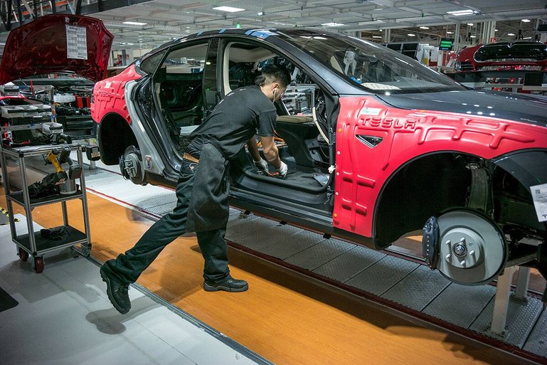 Tesla_Fabrik