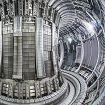 Kraftzentrum: Das Innere eines Tokamak-Reaktors wird im Betrieb auf 100 bis 200 Millionen Grad aufgeheizt.