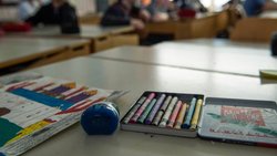 Wachsstifte von Caran d'Ache: Künftig liefert das Unternehmen aus einem anderen Hauptquartier.