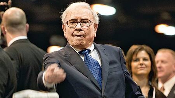 Showtalent: Warren Buffett zeigt, dass er das Zeitungsaustragen nach amerikanischer Art nicht verlernt hat.